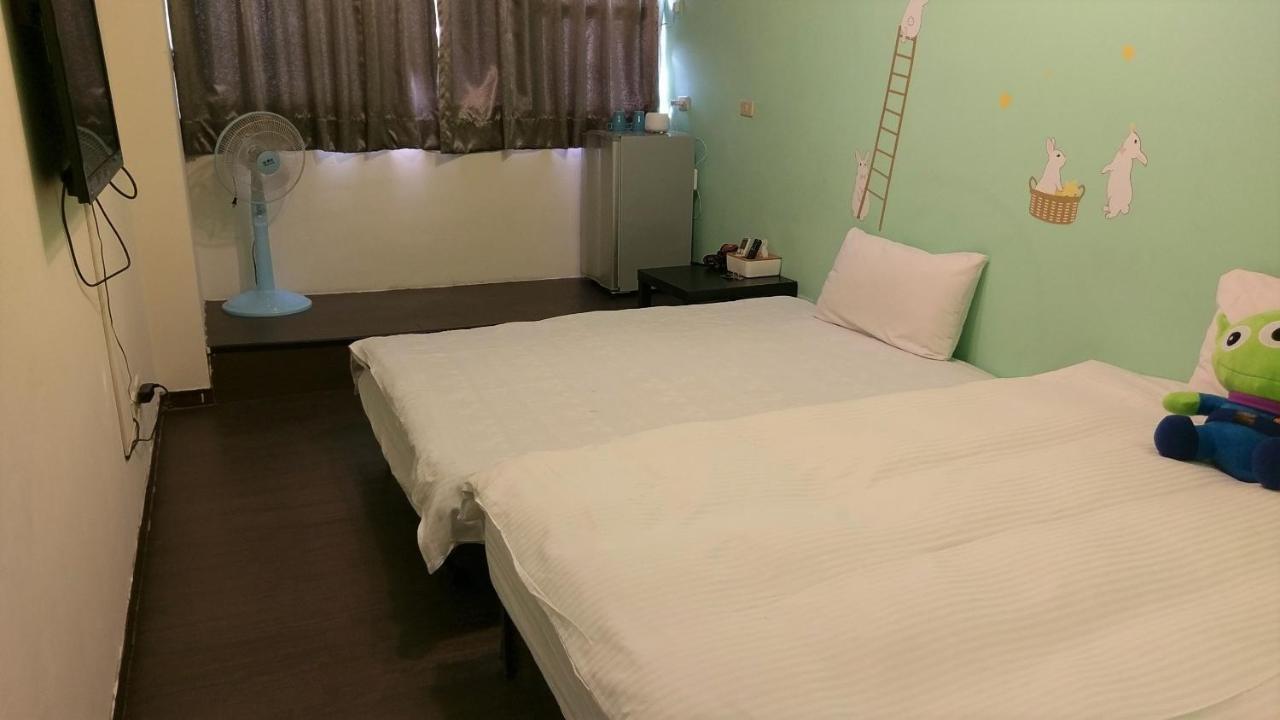 Happines Trip Inn Taichung Exterior photo